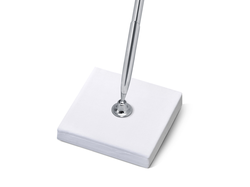 Silberstift mit Stifthalter, 8 x 8 x 16,5 cm.